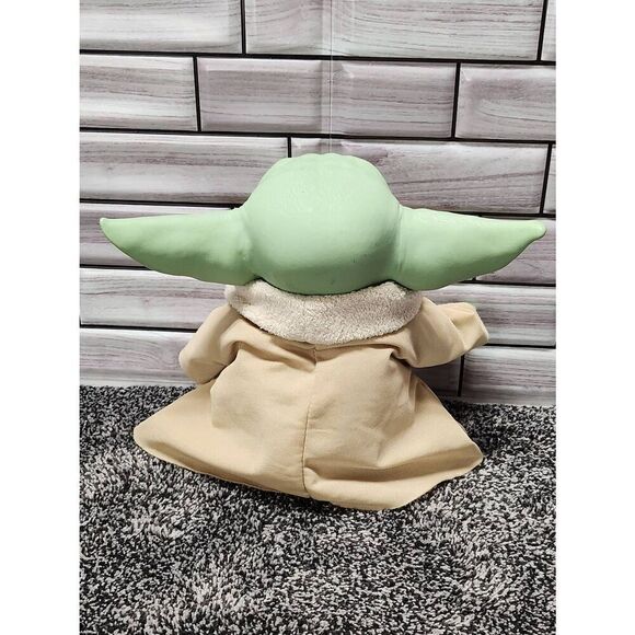Star Wars The Mandalorian The Child 7 1/2-Inch Electronic Plush #A84 - Picture 4 of 8